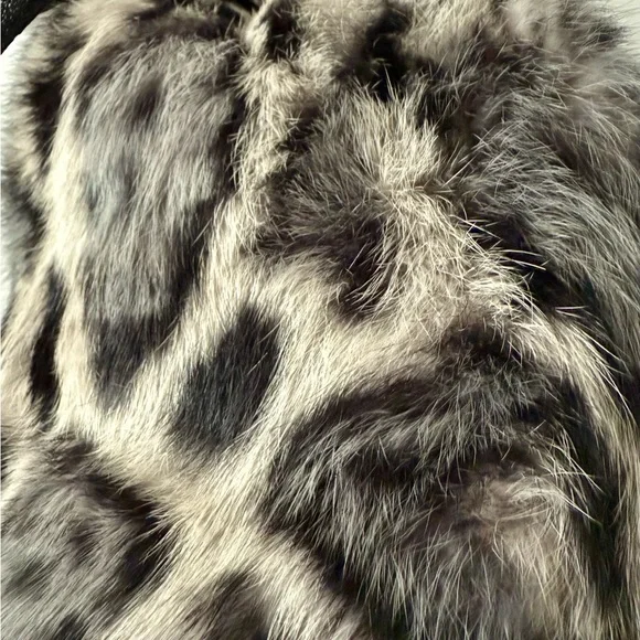 NWT Jocelyn Rabbit Fur Crossbody Bucket Bag / Purse in Animal Print - Picture 3 of 8